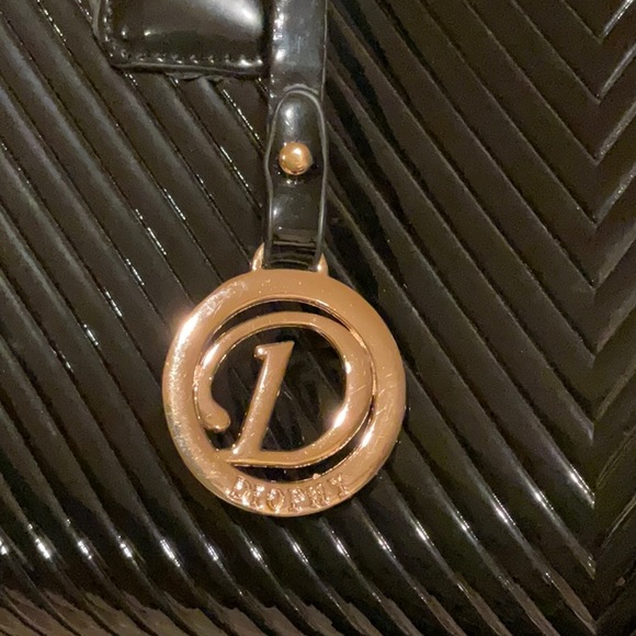 Patent leather black handbag with gold hardware and classic snap top closure - Picture 2 of 11